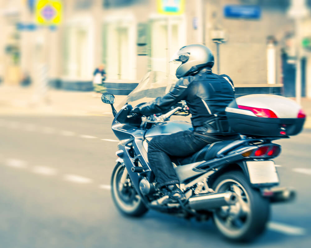 Qué ofrece un seguro comercial para motos