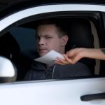Pagar las multas para transferir el auto