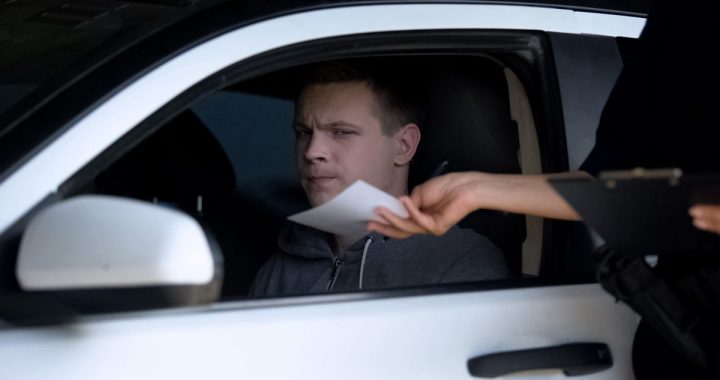 Pagar las multas para transferir el auto
